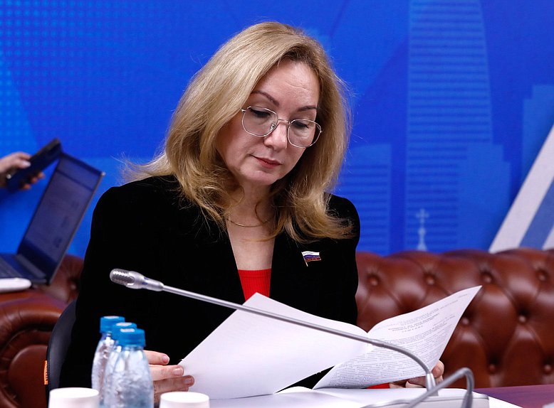 Член Комитета по просвещению Лариса Тутова