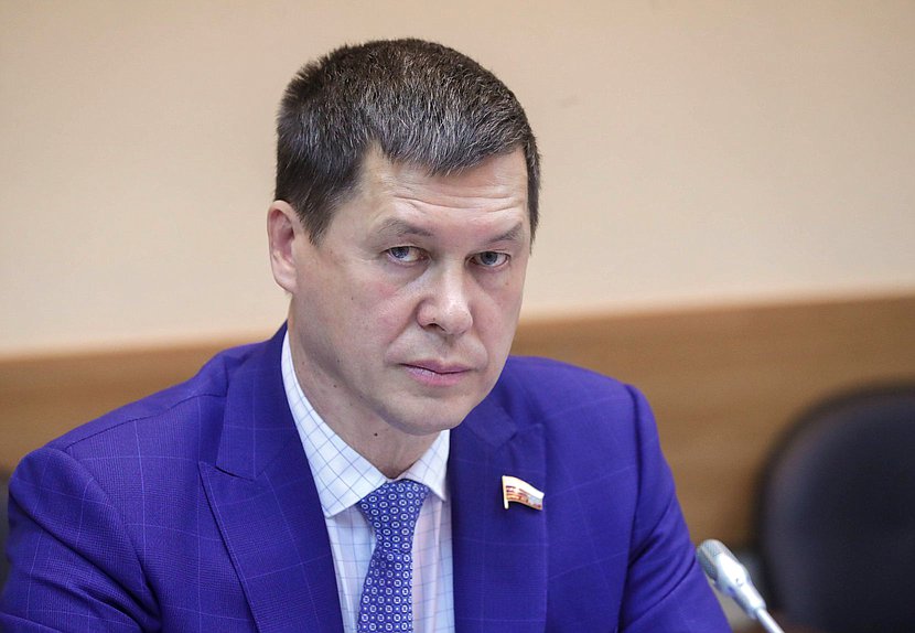 Член Комитета по экологии, природным ресурсам и охране окружающей среды Зариф Байгускаров