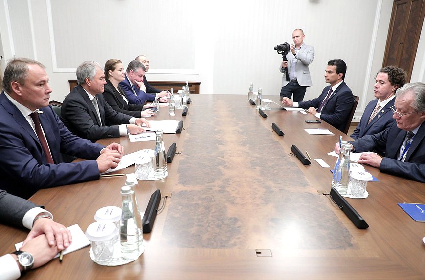 Reunión del Jefe de la Duma Estatal, Vyacheslav Volodin, y el Primer Vicepresidente del Senado Federal del Congreso Nacional de Brasil, Veneziano Vital do Rêgo Segundo Neto