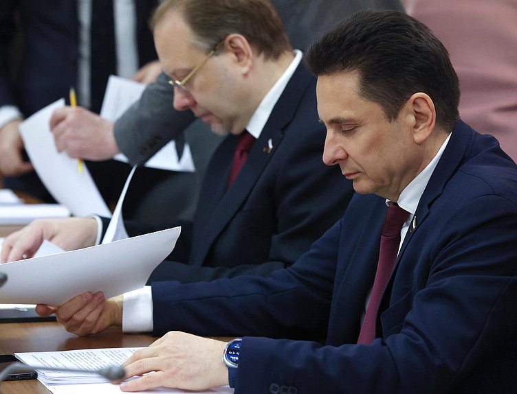 Член Комитета по информационной политике, информационным технологиям и связи Вячеслав Петров