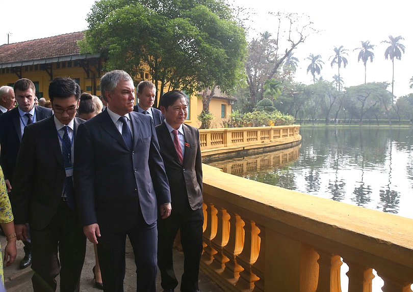 Visit to the Ho Chi Minh's house in Hanoi