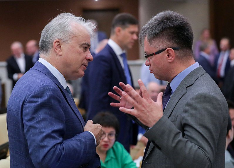 Член Комитета по энергетике Павел Завальный и Первый заместитель Председателя Комитета Дмитрий Исламов