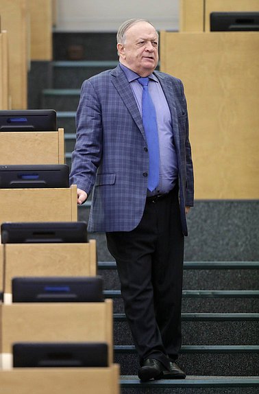 Член Комитета по обороне Виктор Заварзин