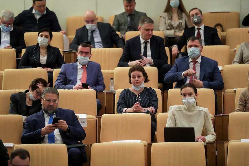 Парламентские слушания на тему «О проекте основных направлений развития финансового рынка Российской Федерации на 2022 год и период 2023 и 2024 годов»