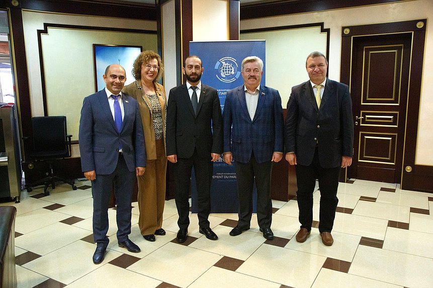 Deputy Chairwoman of the State Duma Olga Epifanova, First Deputy Chairman of the Committee on Issues of the Commonwealth of Independent States and Contacts with Fellow Countryman Viktor Vodolatskii and delegation of Armenia