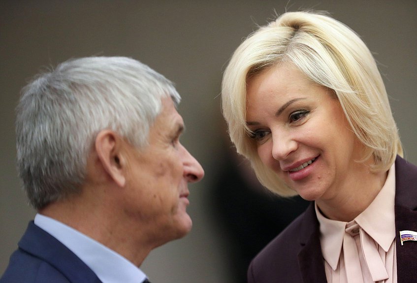 Член Комитета по аграрным вопросам Алексей Лавриненко и Председатель Комитета по просвещению Ольга Казакова