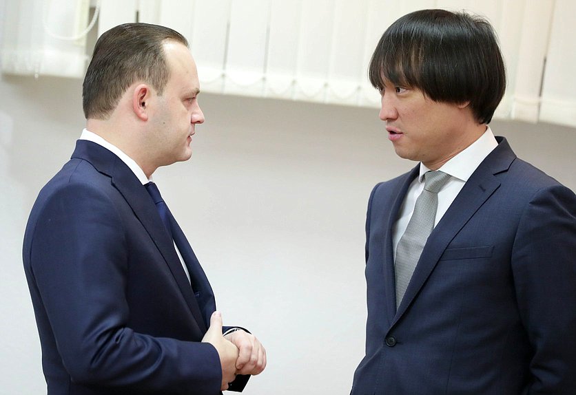 Заместитель Председателя Государственной Думы Владислав Даванков и Председатель Комитета по туризму и развитию туристической инфраструктуры Сангаджи Тарбаев