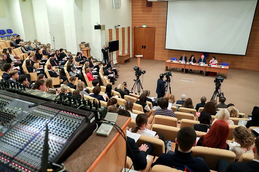 Парламентские слушания на тему «Развитие семейного права. К 30-летию Конвенции о правах ребенка»