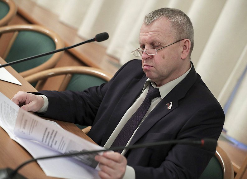 Член Комитета по природным ресурсам, собственности и земельным отношениям Андрей Палкин