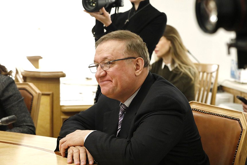 Расширенное заседание Экспертного совета при Комитете по международным делам на тему "Россия — ЕС: вероятность изменения политической ситуации"