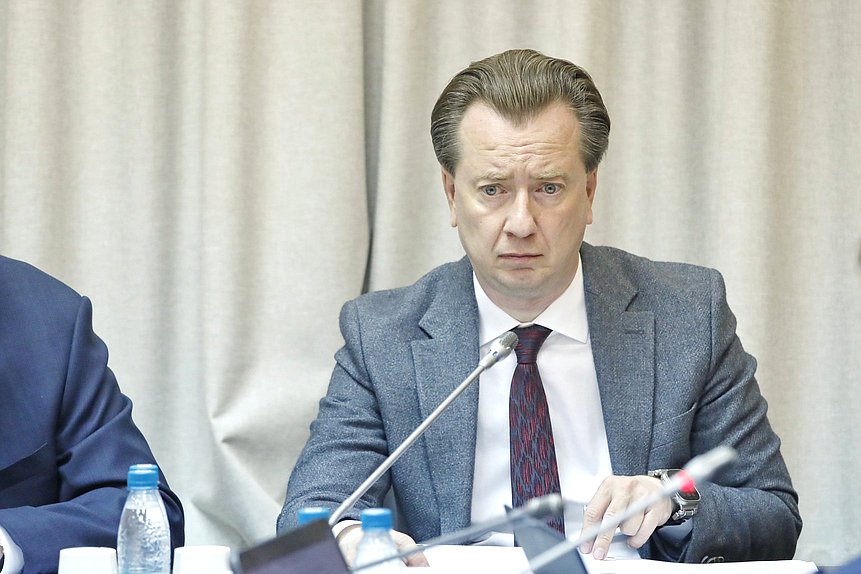Первый заместитель Председателя Комитета по экологии, природным ресурсам и охране окружающей среды Владимир Бурматов