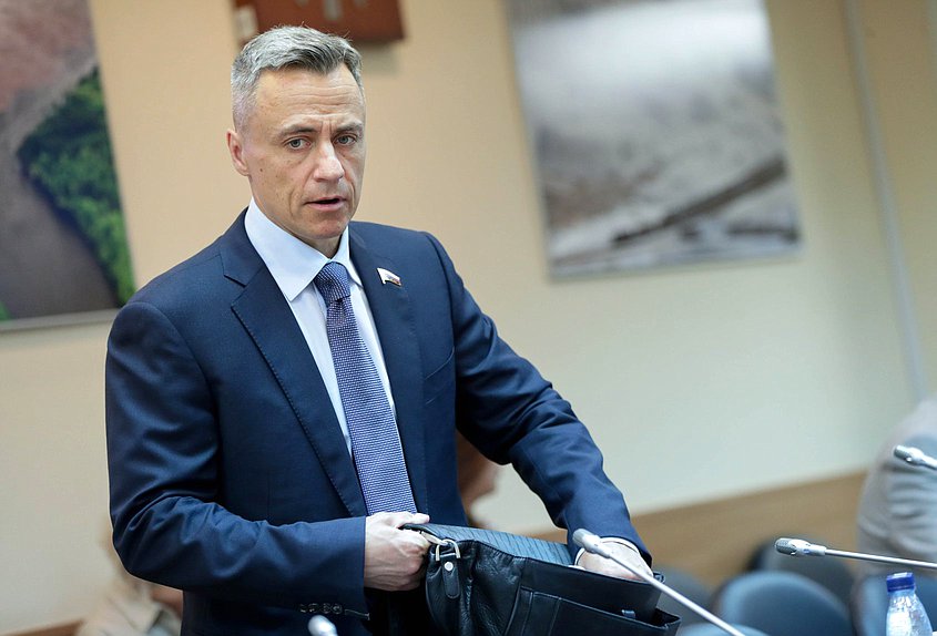 Заместитель Председателя Комитета по вопросам собственности, земельным и имущественным отношениям Владимир Самокиш