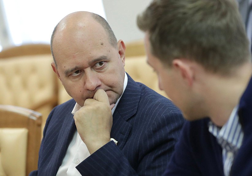 Заместитель Председателя Комитета по развитию гражданского общества, вопросам общественных и религиозных объединений Олег Леонов