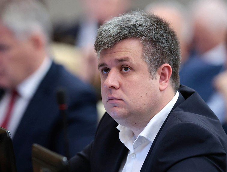Заместитель Председателя Комитета по молодежной политике Александр Толмачев