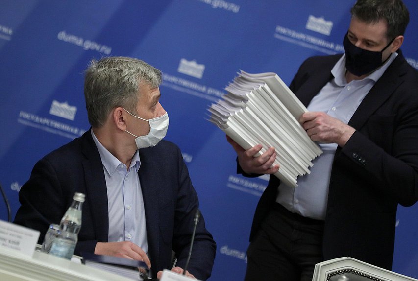 Первое заседание временной депутатской рабочей группы по подготовке первого заседания Государственной Думы восьмого созыва