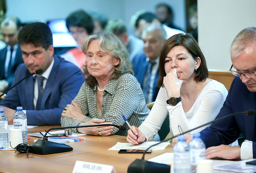 Парламентские слушания на тему «Реформирование системы долевого строительства: приоритетные задачи на 2019 год»