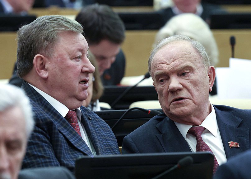 Председатель Комитета по аграрным вопросам Владимир Кашин и руководитель фракции КПРФ Геннадий Зюганов