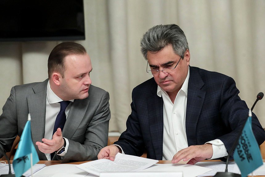 Заместитель Председателя Государственной Думы Владислав Даванков и руководитель фракции «Новые люди» Алексей Нечаев