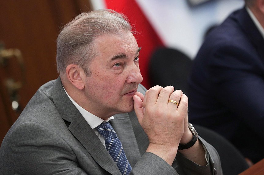 Член Комитета по охране здоровья Владислав Третьяк