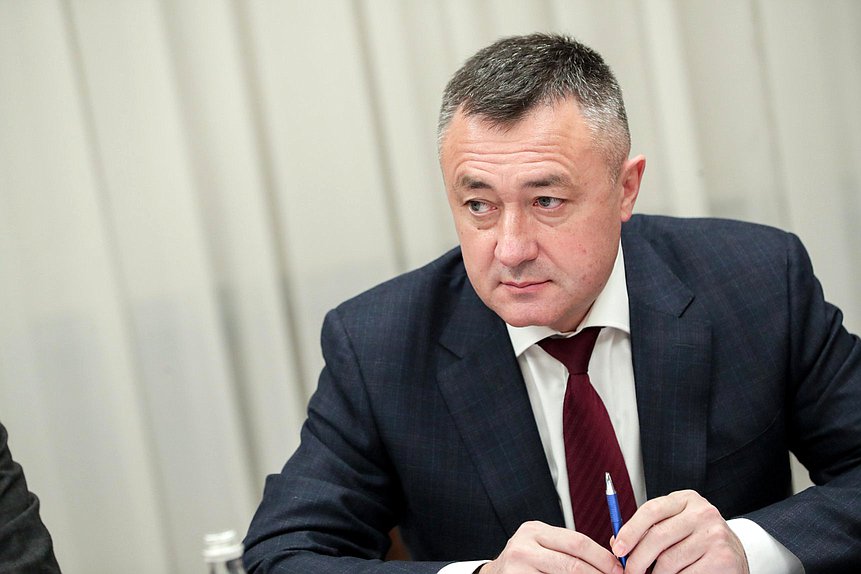Председатель Комиссии по Регламенту и обеспечению деятельности Государственной Думы Виктор Пинский