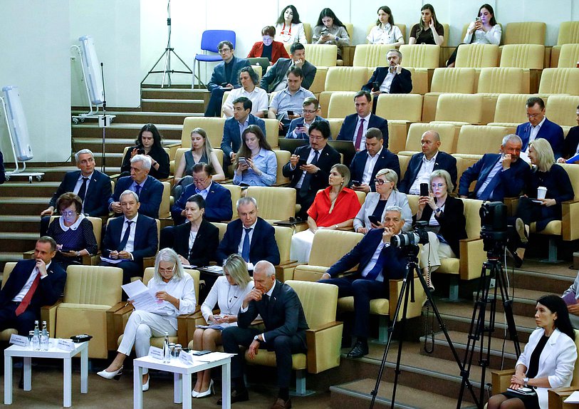 Расширенное совместное заседание Комитетов по контролю, по просвещению, по физической культуре и спорту, по охране здоровья и по развитию гражданского общества, вопросам общественных и религиозных объединений