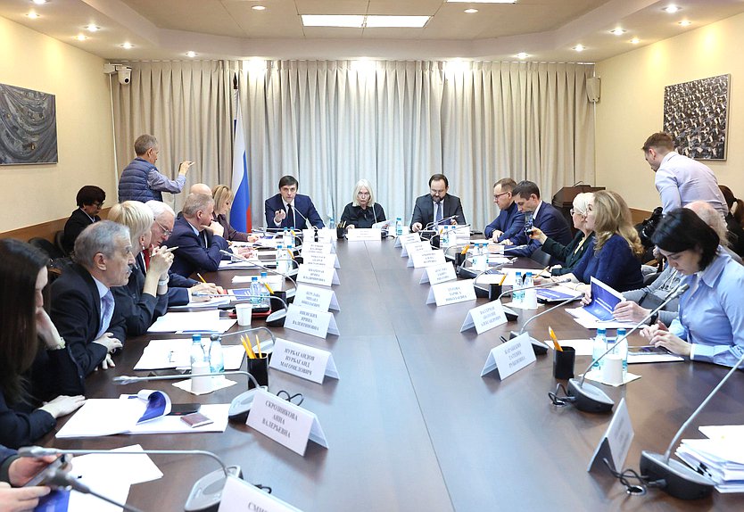 Заседание Комитета по просвещению с участием Министра просвещения РФ Сергея Кравцова