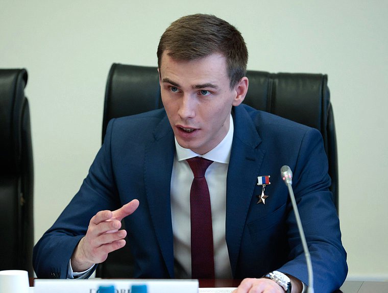 Председатель Комитета по молодежной политике Владислав Головин
