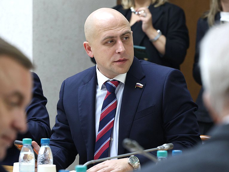 Член Комитета по охране здоровья Юрий Бровко