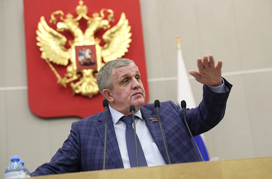 Первый заместитель Председателя Комитета по труду, социальной политике и делам ветеранов Николай Коломейцев