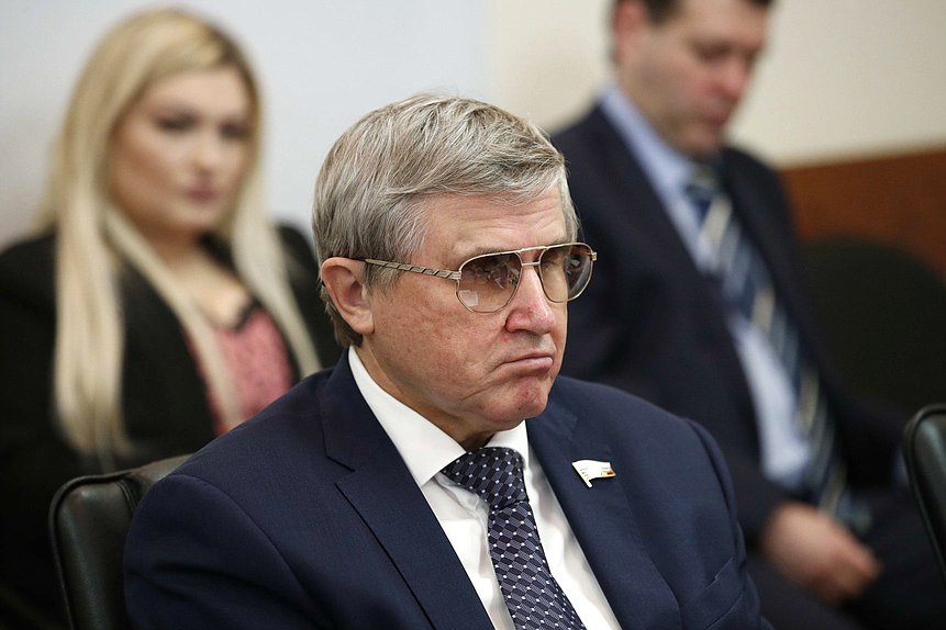 Первый заместитель Председателя Комитета по науке и высшему образованию Олег Смолин