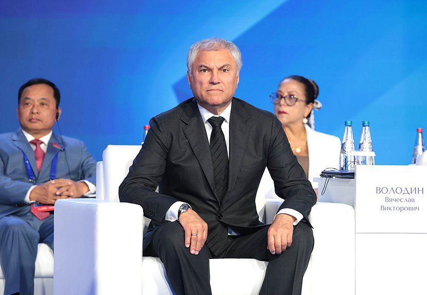 Jefe de la Duma Estatal Vyacheslav Volodin. Sesión plenaria del Foro Internacional “Gran legado – futuro común”