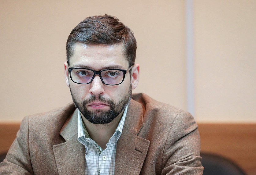 Член Комитета по природным ресурсам, собственности и земельным отношениям Александр Якубовский