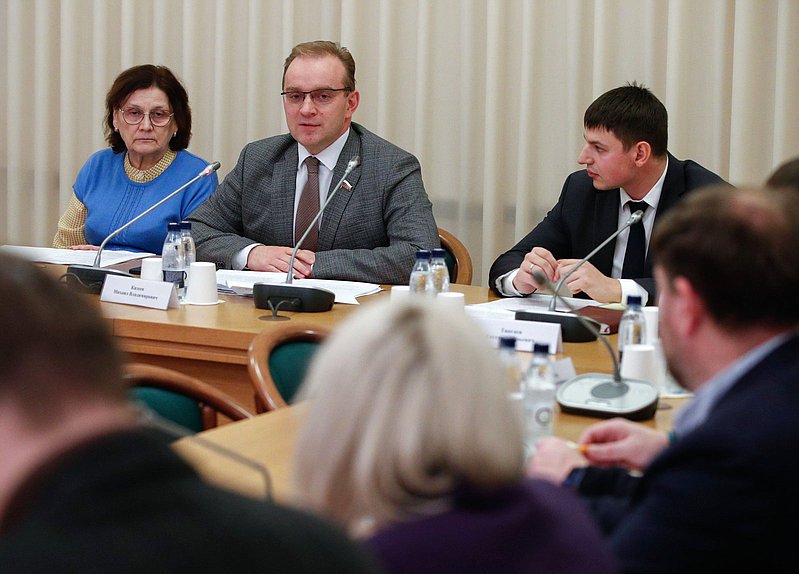 Члены Комитета по охране здоровья Римма Утяшева и Михаил Кизеев