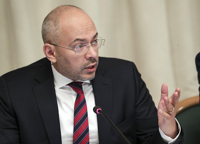 Председатель Комитета по природным ресурсам, собственности и земельным отношениям Николай Николаев