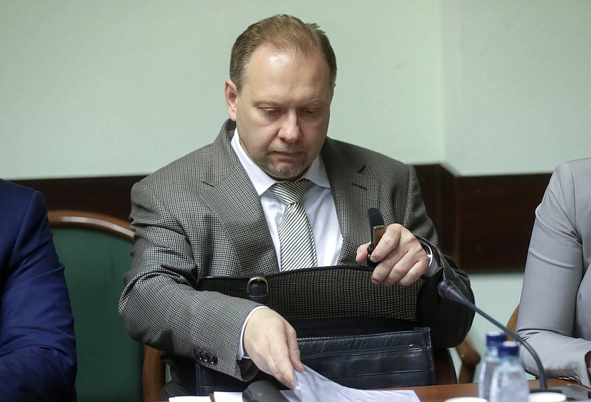 Заместитель Председателя Комитета по информационной политике, информационным технологиям и связи Олег Матвейчев