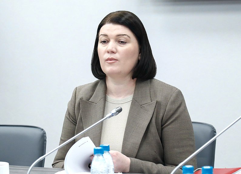 Член Комитета по защите семьи, вопросам отцовства, материнства и детства Василина Кулиева