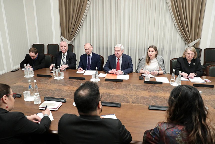 Reunión del Primer Jefe adjunto de la Duma Estatal, Ivan Melnikov, con una delegación de diplomáticos de la República Bolivariana de Venezuela