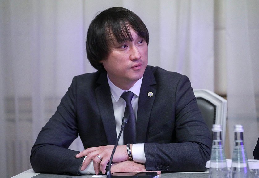 Jefe del Comité de Turismo e Infraestructura Turística Sangadzhi Tarbaev