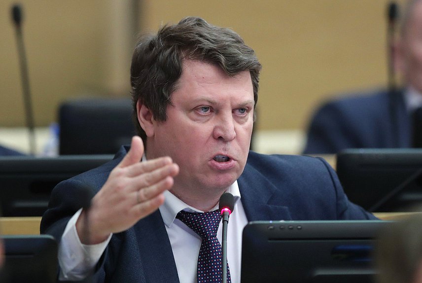 Заместитель Председателя Комитета по региональной политике и местному самоуправлению Михаил Матвеев