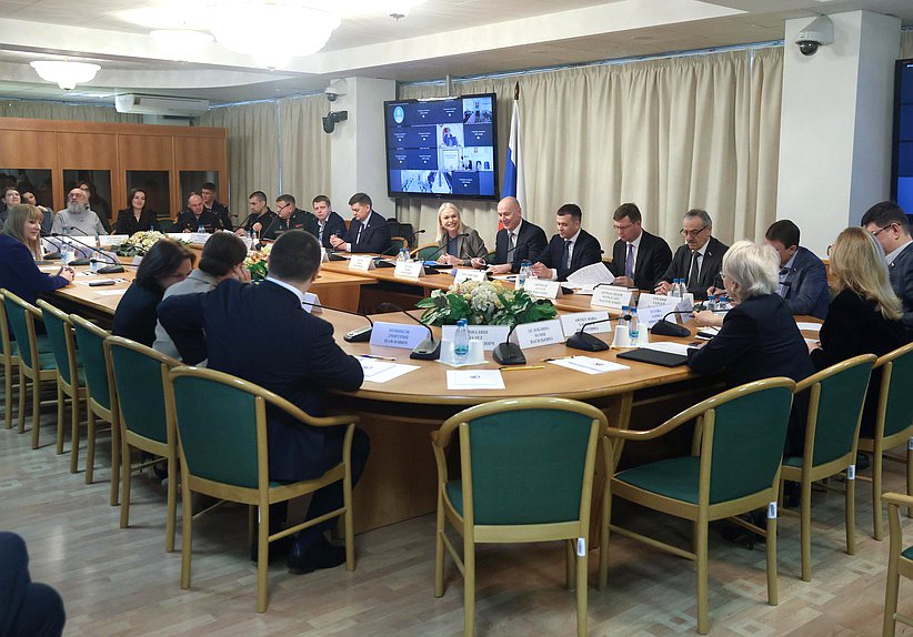 Круглый стол Комитета по просвещению на тему «Порядок подготовки и проведения государственной итоговой аттестации 2026»