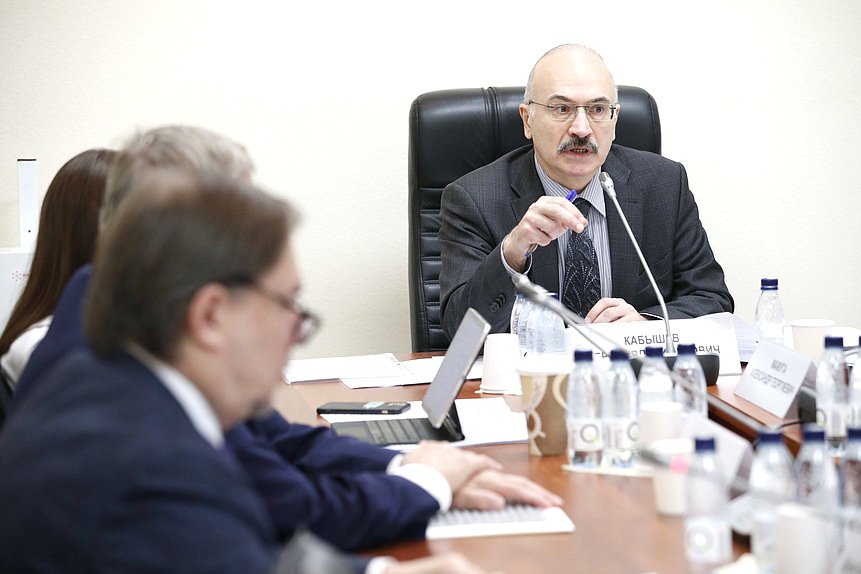 Председатель Комитета по науке и высшему образованию Сергей Кабышев