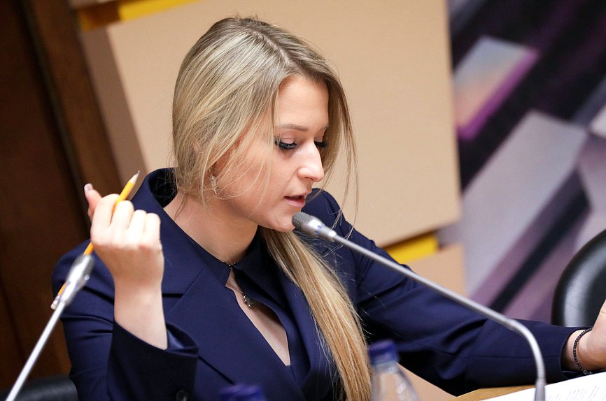 Первый заместитель Председателя Комитета по просвещению Яна Лантратова
