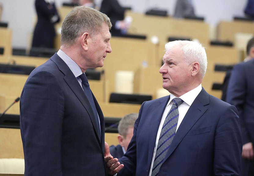 Заместитель Председателя Комитета по финансовому рынку Олег Савченко и Первый заместитель Председателя Комитета по аграрным вопросам Владимир Плотников