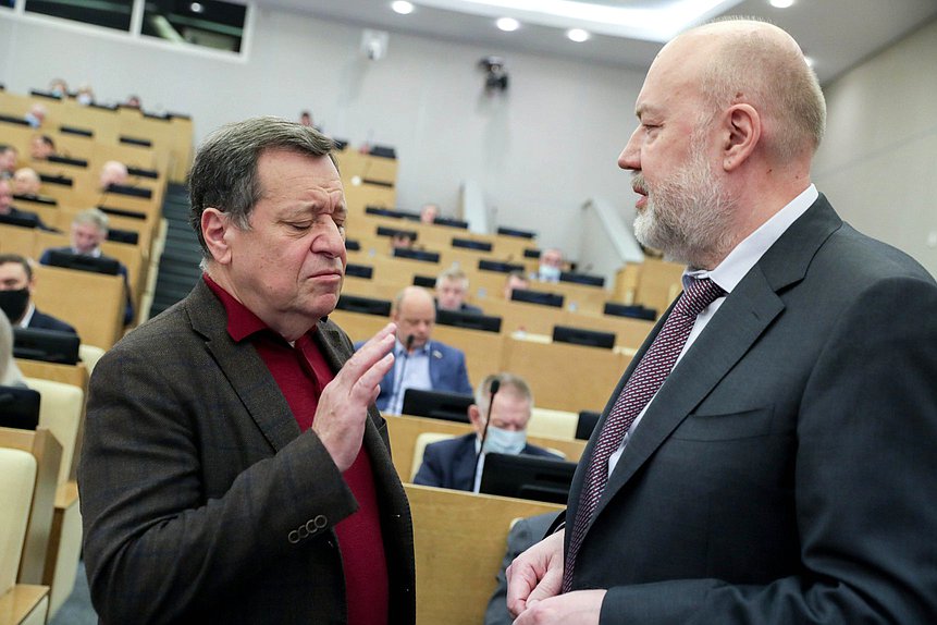 Председатель Комитета по бюджету и налогам Андрей Макаров и Председатель Комитета по государственному строительству и законодательству Павел Крашенинников