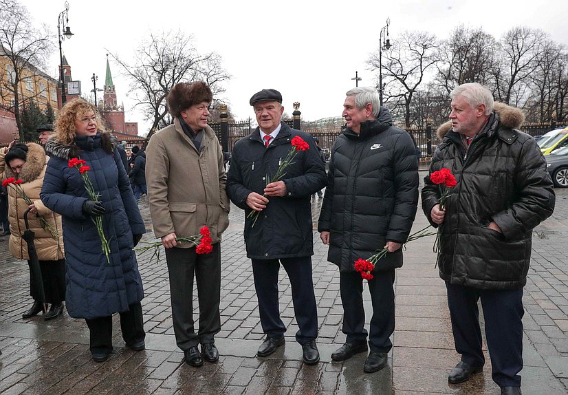 Заместитель Председателя Государственной Думы Ольга Епифанова, Первые заместители Председателя Государственной Думы Александр Жуков и Иван Мельников, руководитель фракции КПРФ Геннадий Зюганов и руководитель фракции «Справедливая Россия» Сергей Миронов