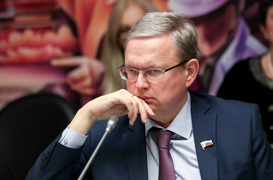 Заместитель Председателя Комитета по экономической политике Михаил Делягин