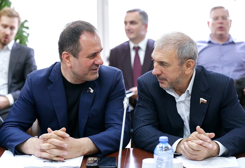 Члены Комитета по делам национальностей Ахмед Догаев и Алихан Харсиев