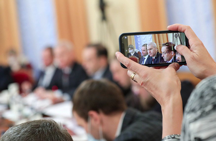 Круглый стол по теме «О ходе подготовки общероссийских спортивных федераций по зимним видам спорта к зимним Олимпийским играм 2022 в Пекине (Китай)»