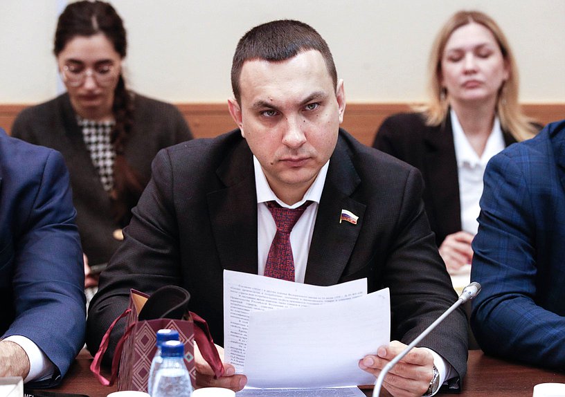 Член Комитета по экологии, природным ресурсам и охране окружающей среды Максим Иванов