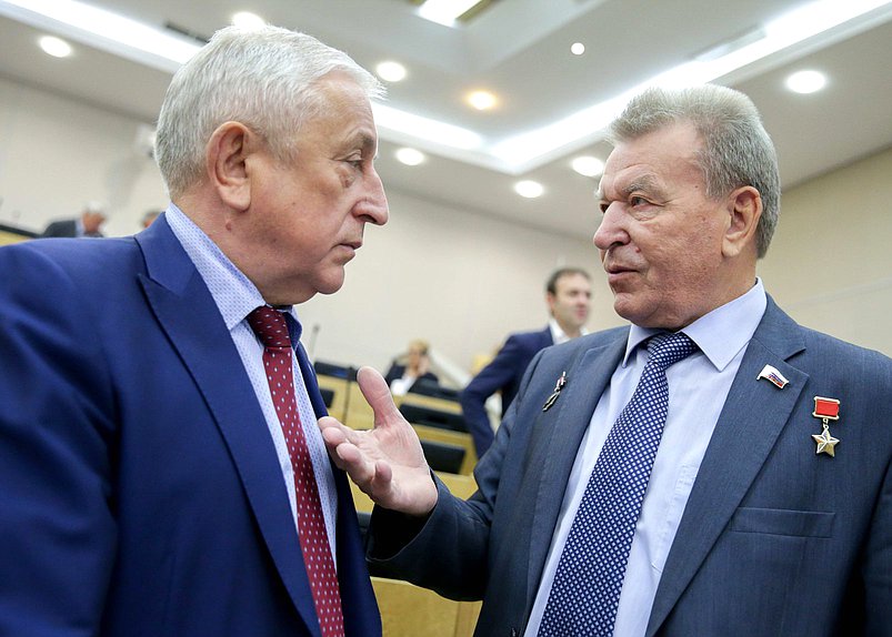 Председатель Комитета по региональной политике и проблемам Севера и Дальнего Востока Николай Харитонов и член Комитета по природным ресурсам, собственности и земельным отношениям Николай Антошкин